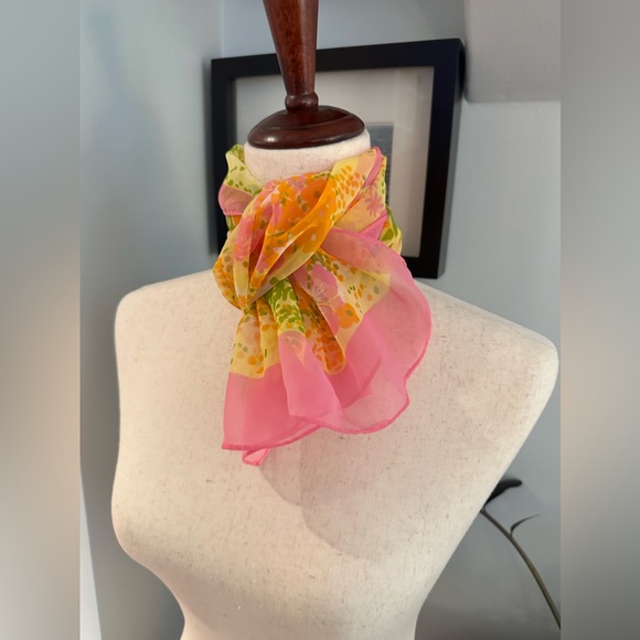 Vintage 1960s Floral Spring Pastel Scarf Hand Rolled made in Japan - Picture 5 of 12